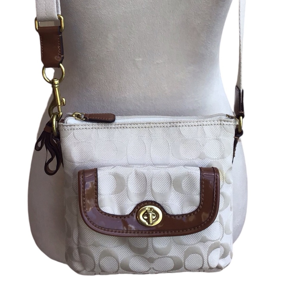 Coach Campbell Signature Twill Swingpack - Picture 9 of 17